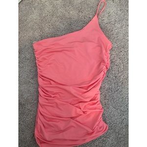 One shoulder tank